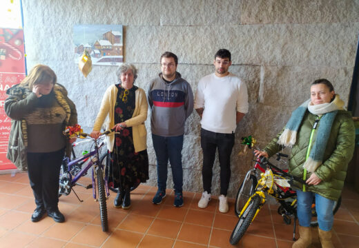 O proxecto pobrense “A todo piñón” reparte bicicletas con carácter solidario cara ao día de Reis